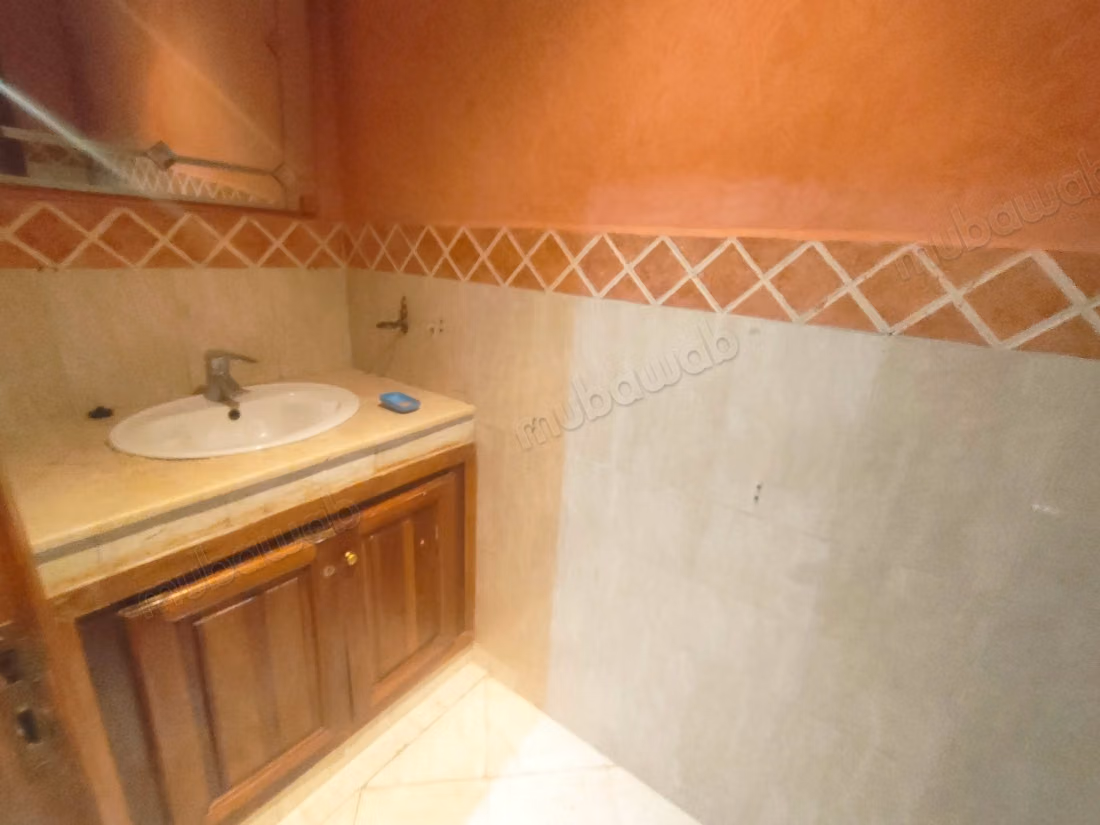 Appartement meublé 90m² 
Hôpitaux TRAM 
7000 Dh