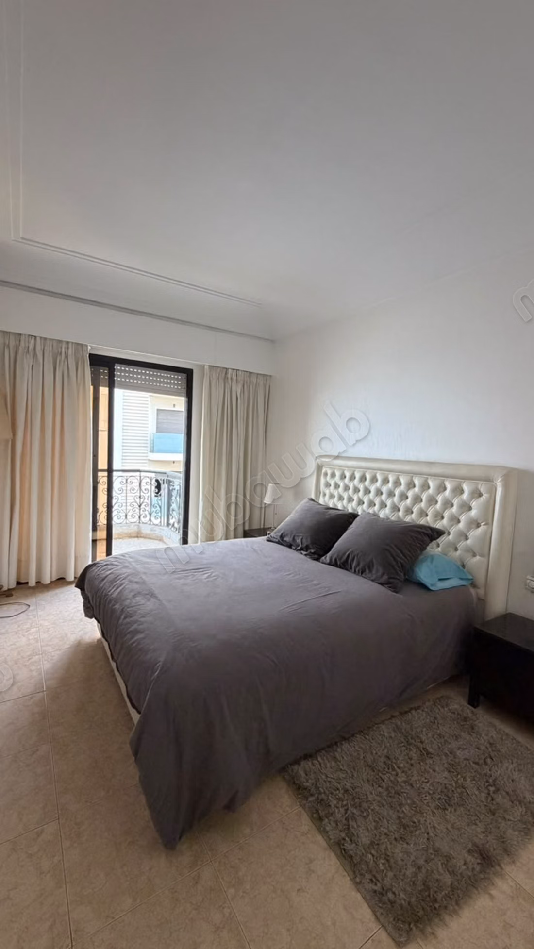 Quartier racine à louer grand appartement meublé de 3 chambres