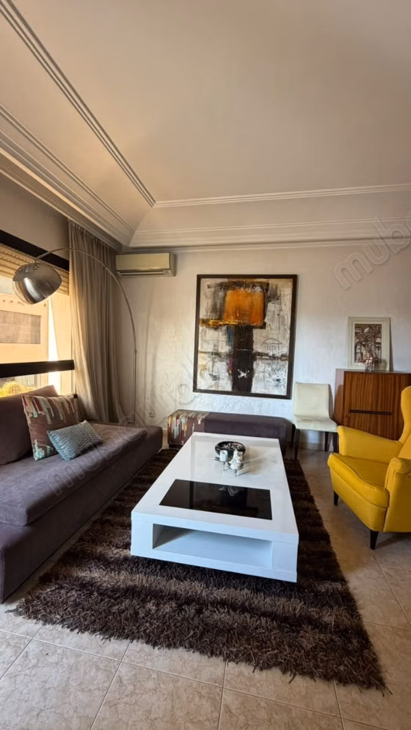 Quartier racine à louer grand appartement meublé de 3 chambres