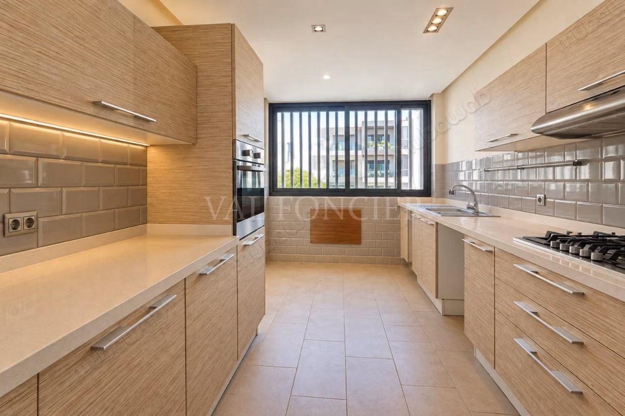 Sale of a magnificent 238m2 apartment with a large terrace and sea view Ain Diab, Casablanca