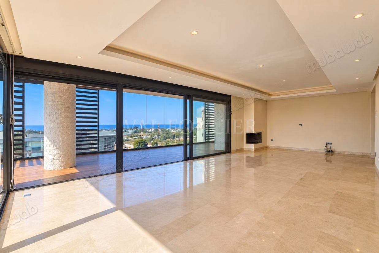 Sale of a magnificent 238m2 apartment with a large terrace and sea view Ain Diab, Casablanca