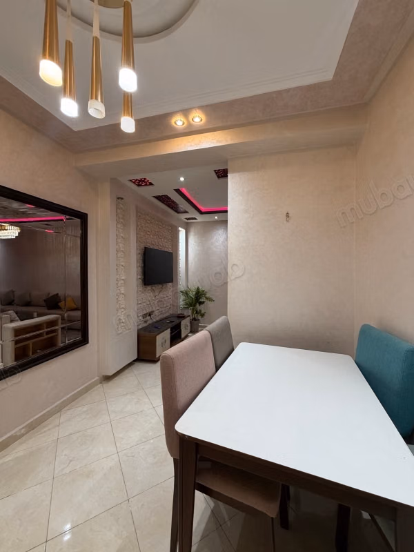 Een appartement huren in de Masnana-tunnel. 2 comfortabele kamers. Gemeubileerd