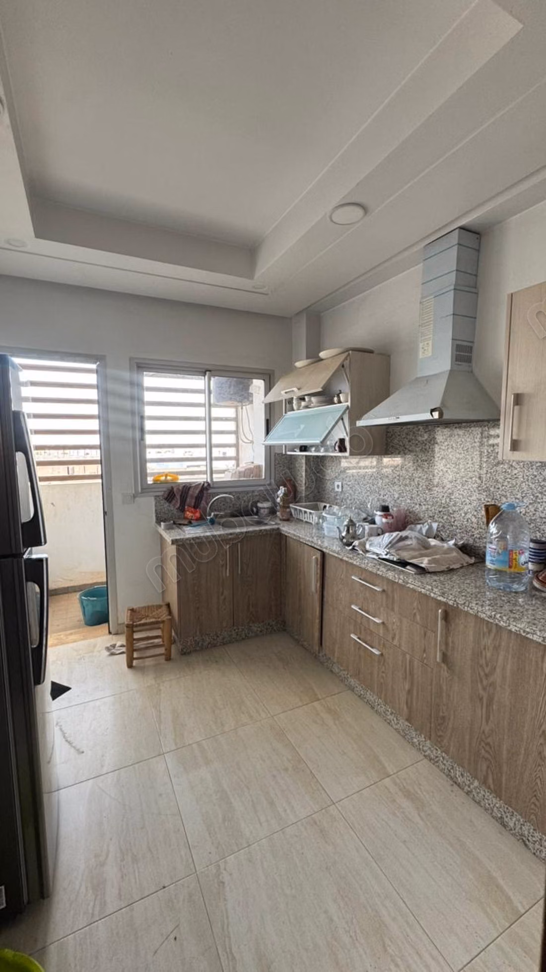 Louez cet appartement à Bouskoura. 
2 grandes pièces. 
Piscine et cheminée