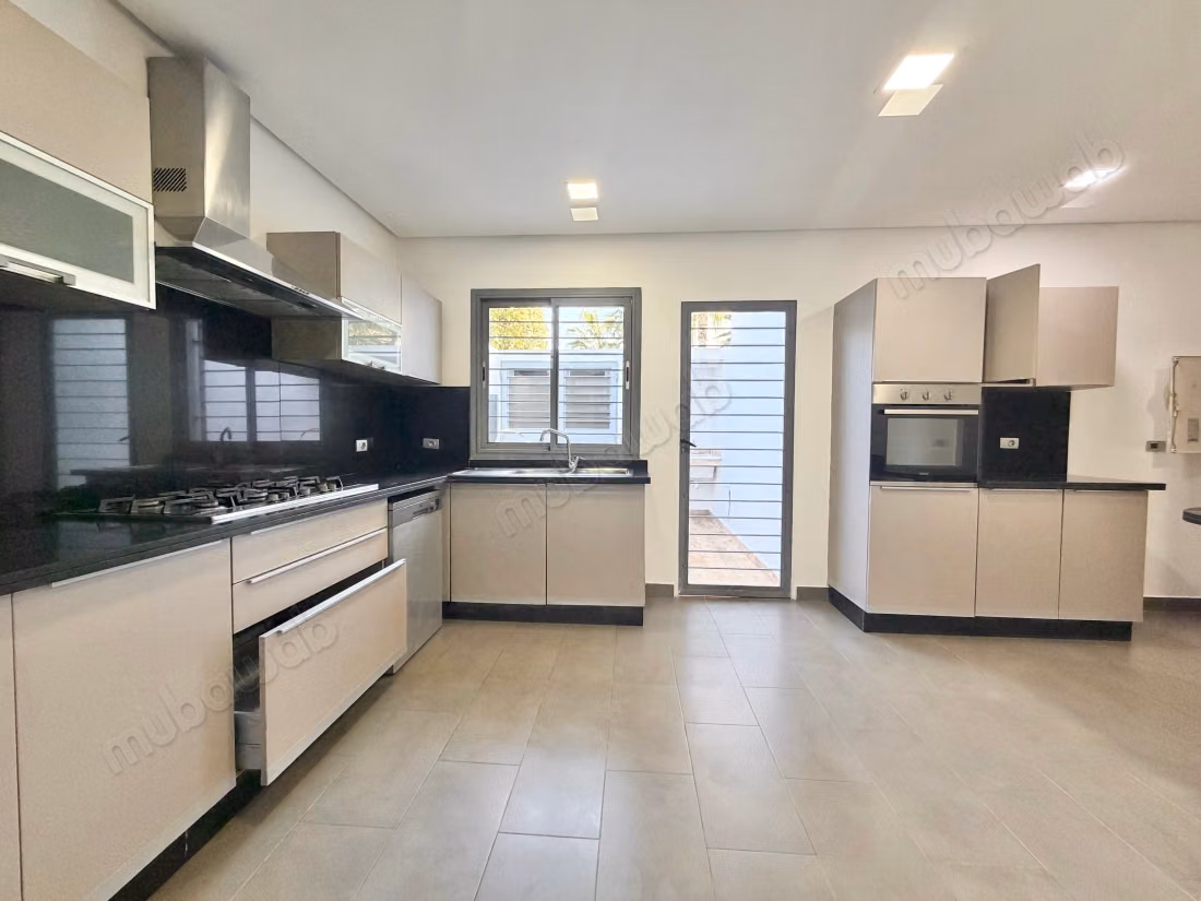 Très bel appartement en location à Ain Diab. 4 chambres agréables. Piscine