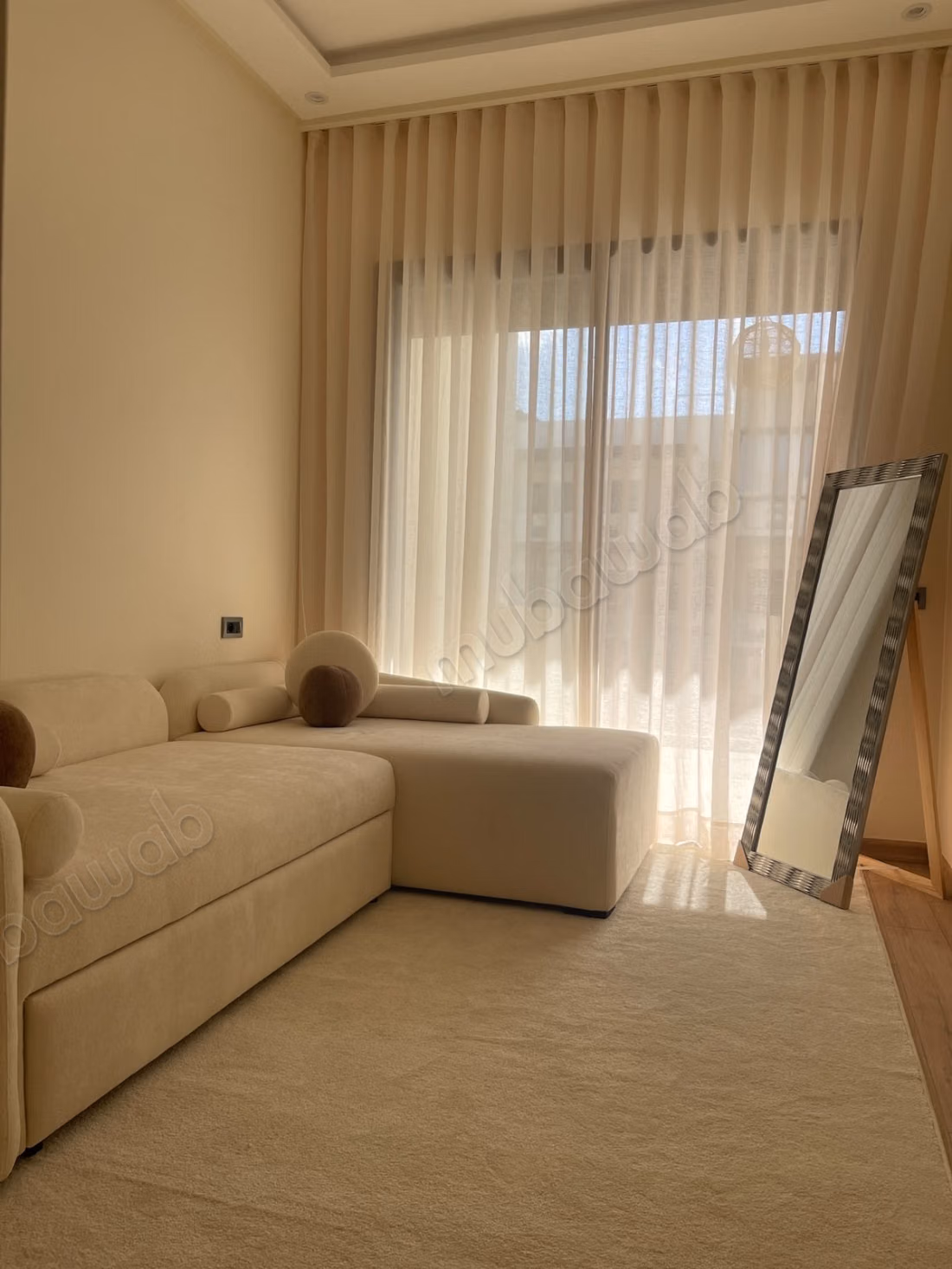 Louez cet appartement à Dar Bouazza. 
Surface de 90 m². 
Bien meublé
