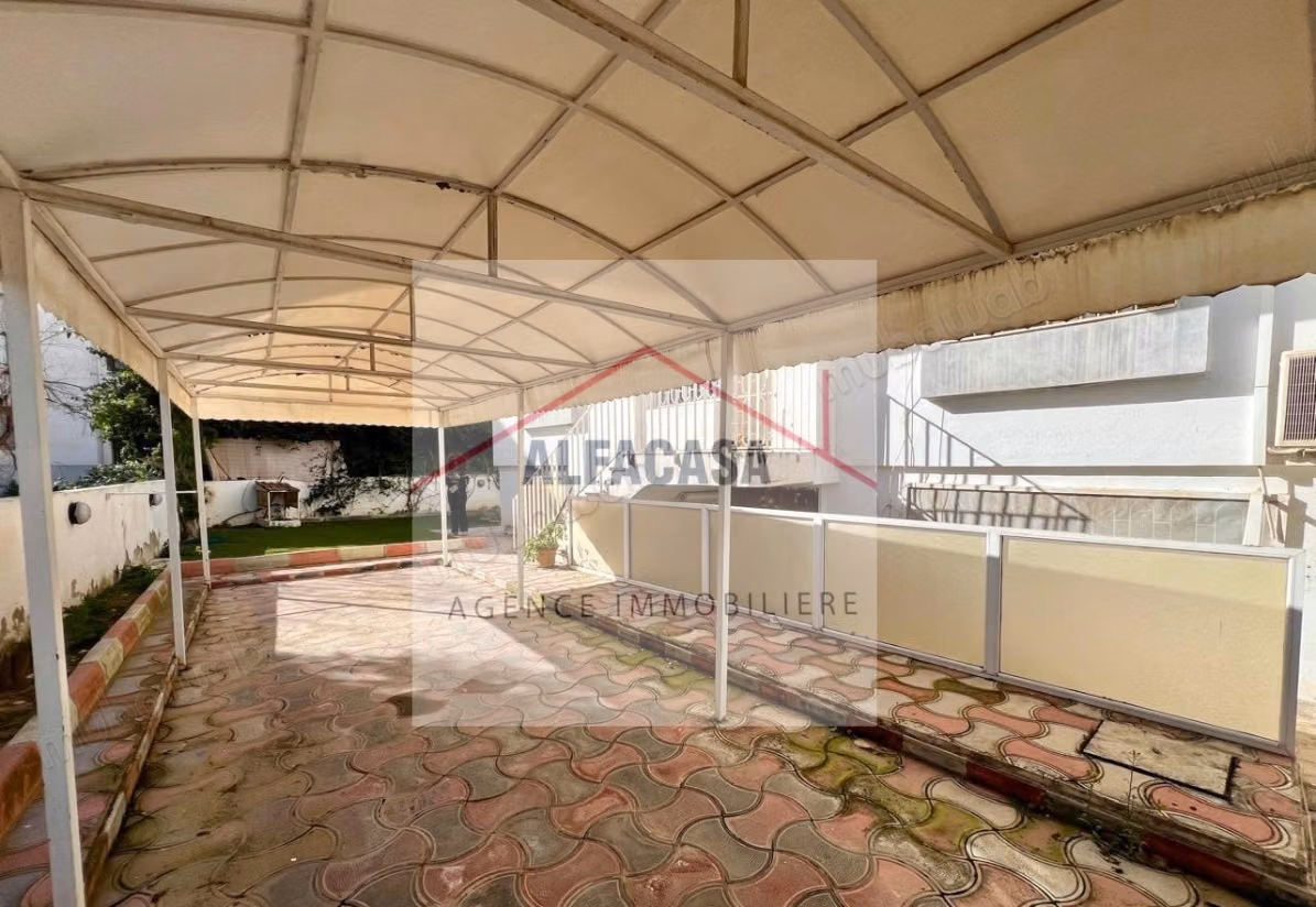 For sale an S4 apartment with garden in Aouina Gardens
