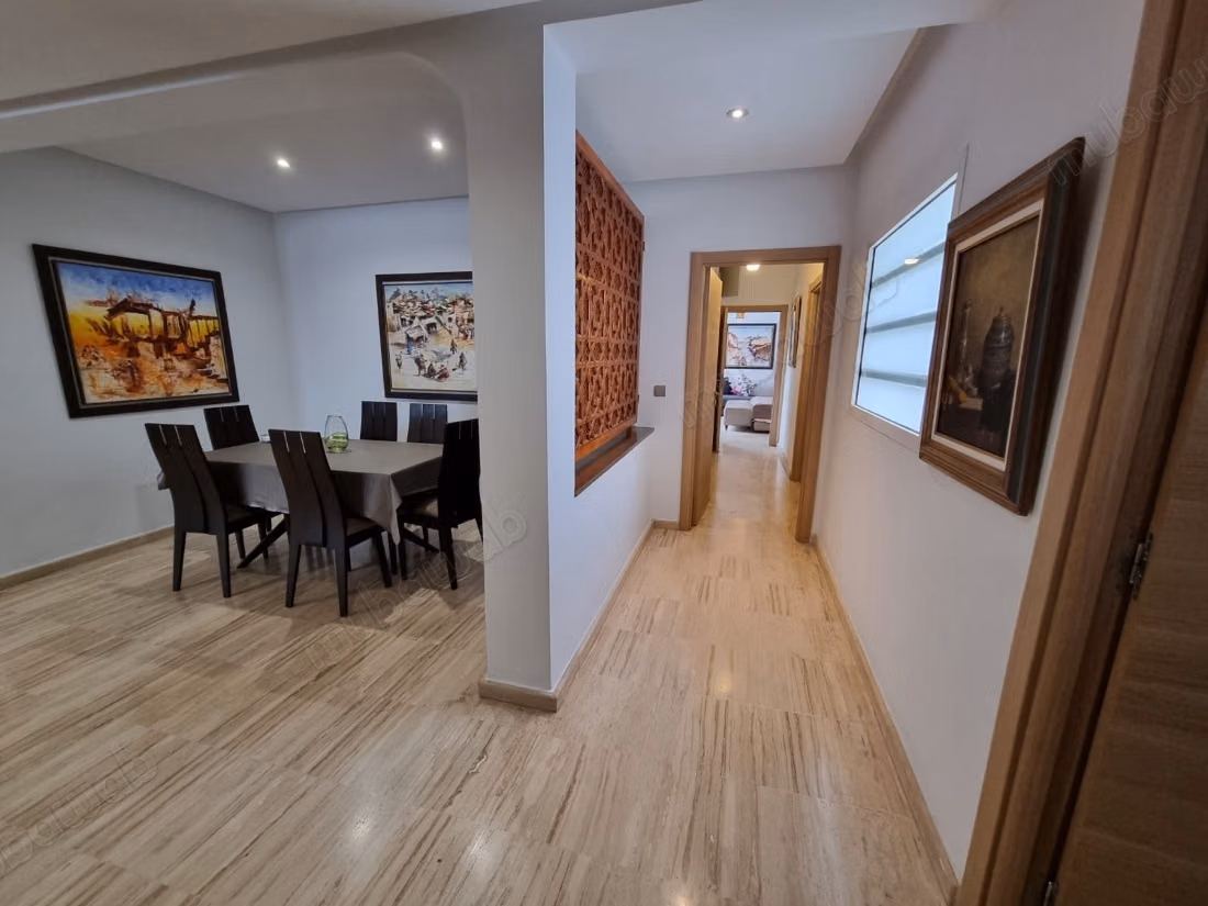 Appartement en location à Gauthier. Superficie 170 m². Parking et terrasse