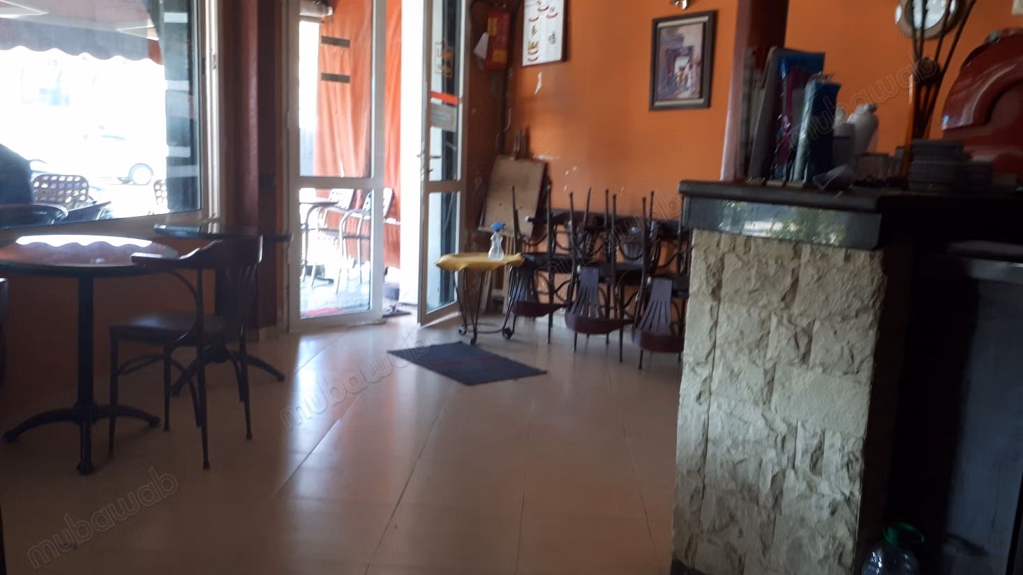 Beau local à vendre à Hay Karima. 
Surface de 48 m². 
Système de climatisation
