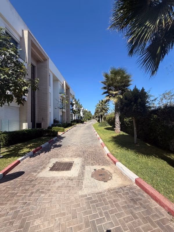 Superbe appartement à louer à Dar Bouazza. Surface de 95 m². Meublé