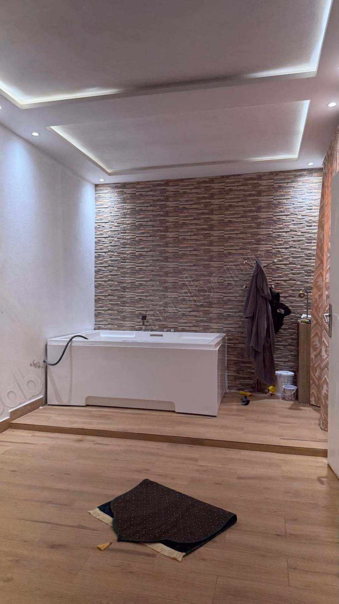 Belle villa à vendre à Borken, un environnement calme surplombant les montagnes, fenêtres à double vitrage