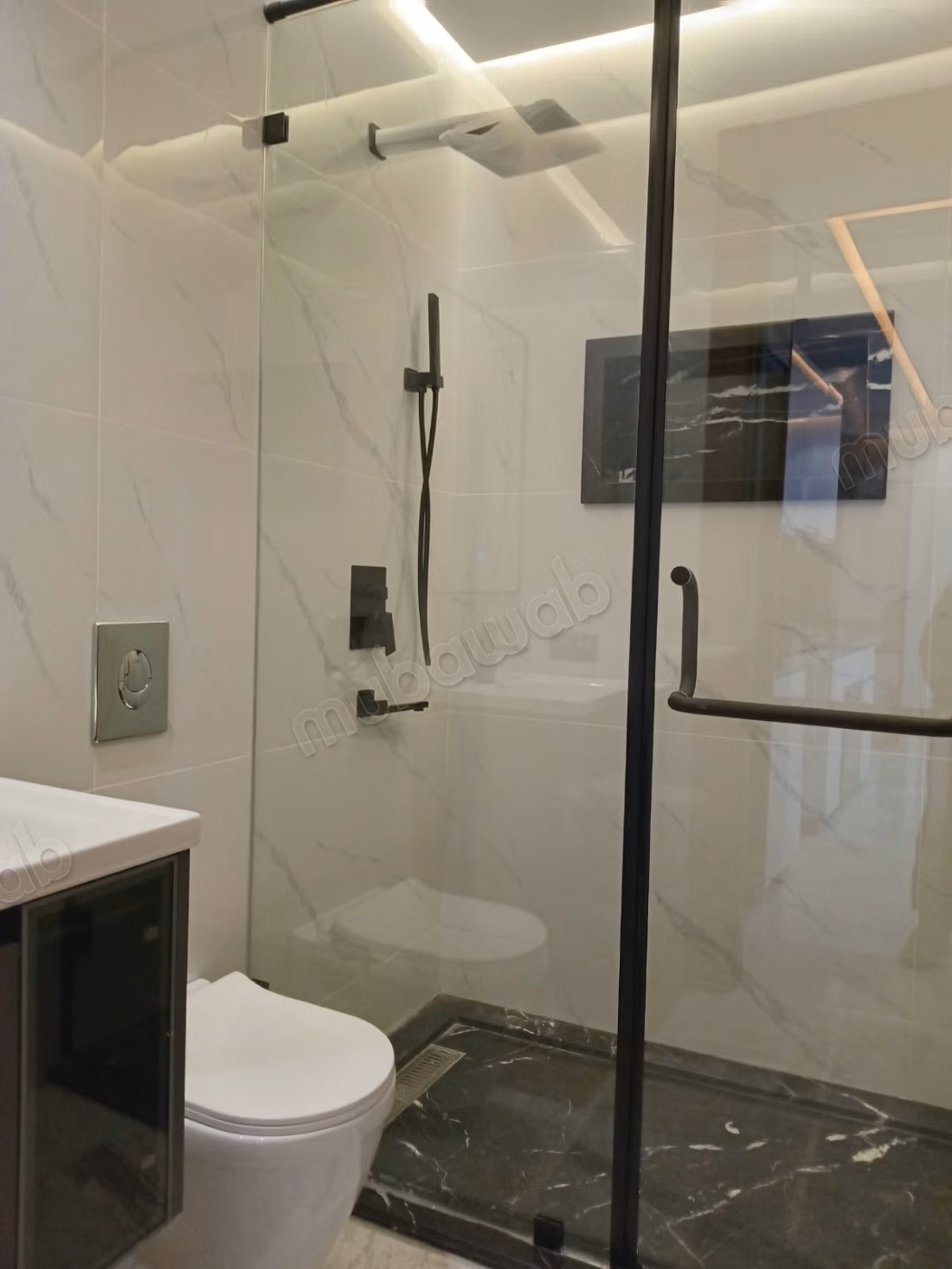 Several first-hand studios at. Cheikh Khalifa