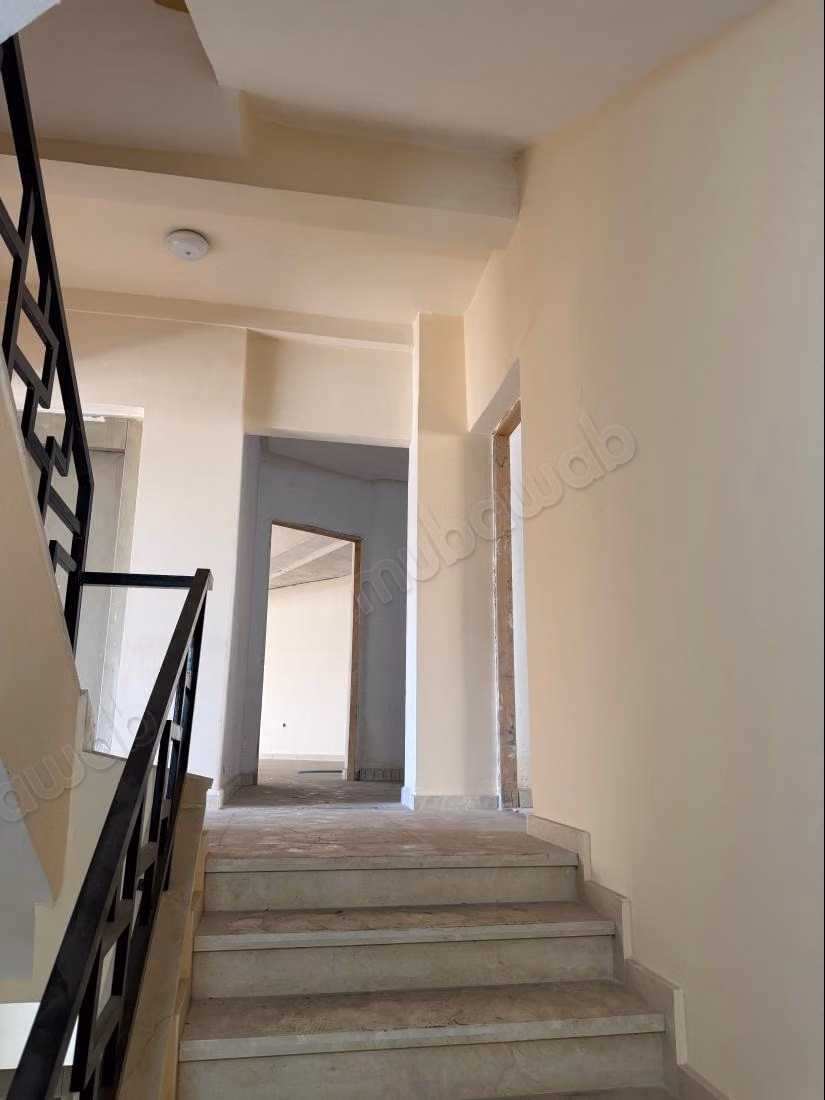Immeuble à vendre Oulfa 
Superficie 500m² 
Ascenseur
