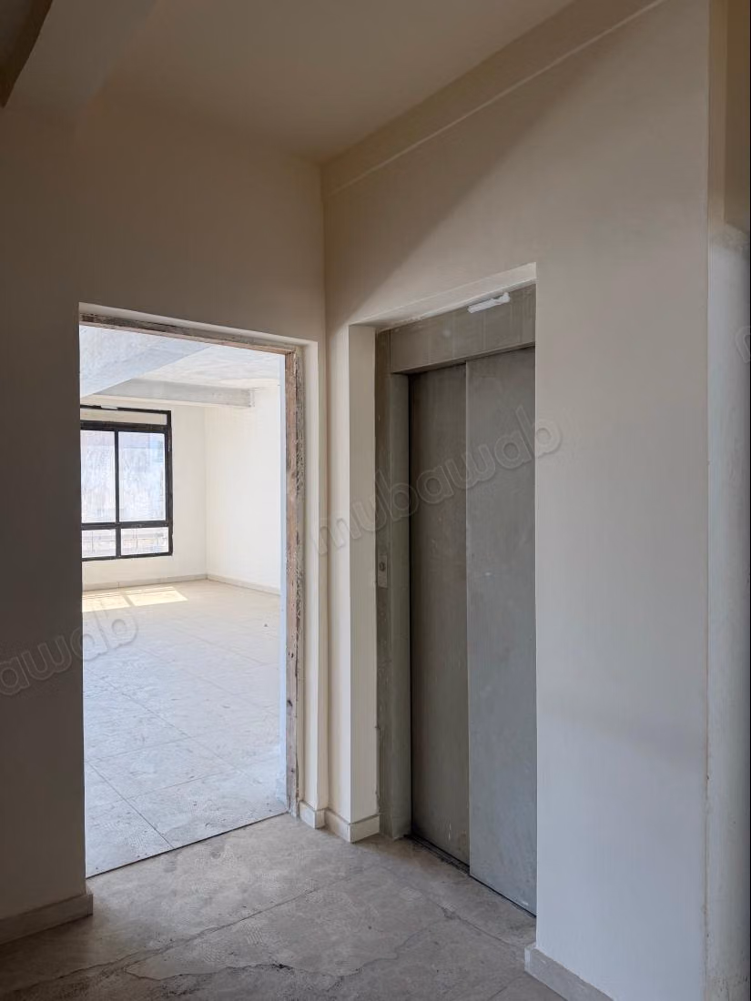 Immeuble à vendre Oulfa 
Superficie 500m² 
Ascenseur