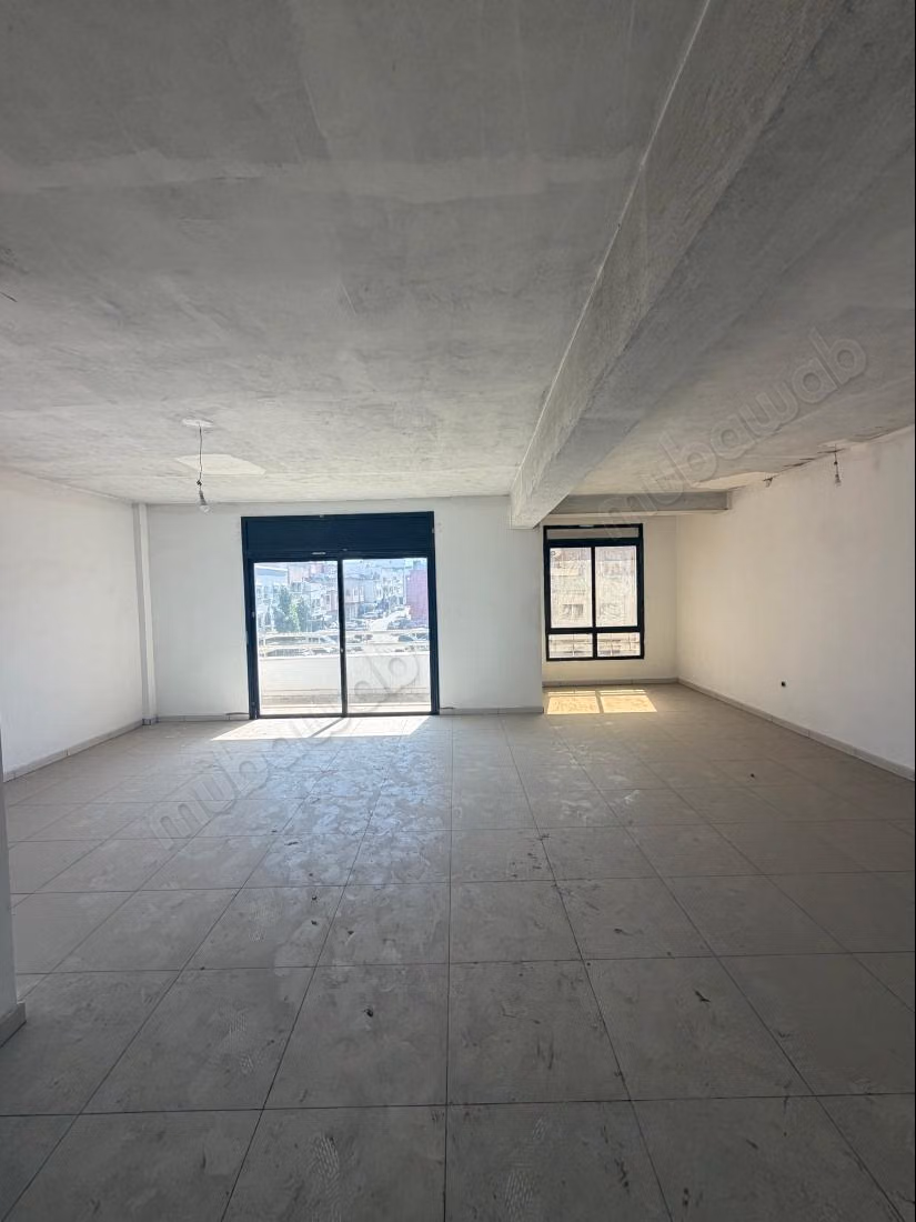 Immeuble à vendre Oulfa 
Superficie 500m² 
Ascenseur