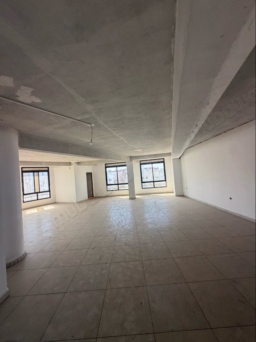Immeuble à vendre Oulfa 
Superficie 500m² 
Ascenseur