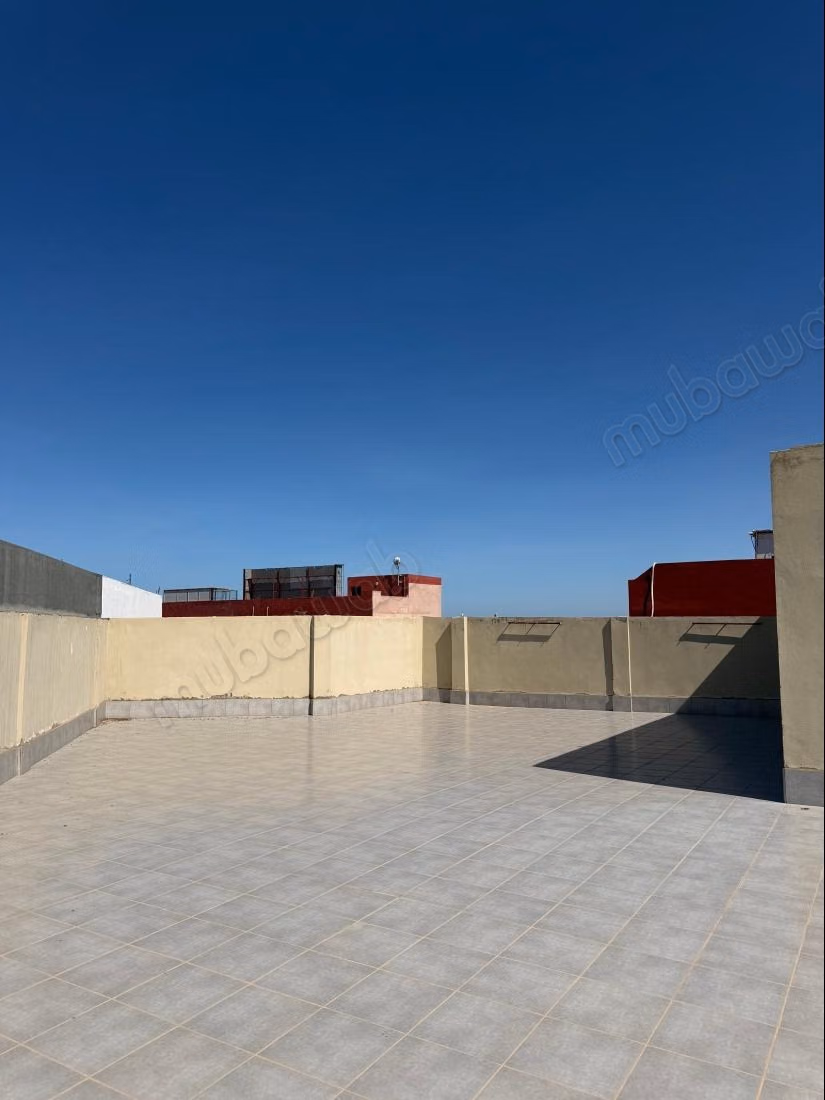 Immeuble à vendre Oulfa 
Superficie 500m² 
Ascenseur
