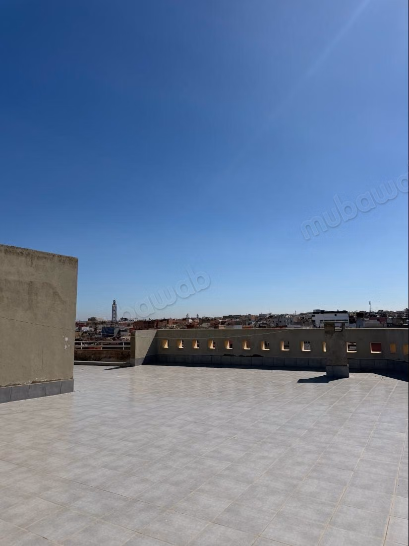 Immeuble à vendre Oulfa 
Superficie 500m² 
Ascenseur