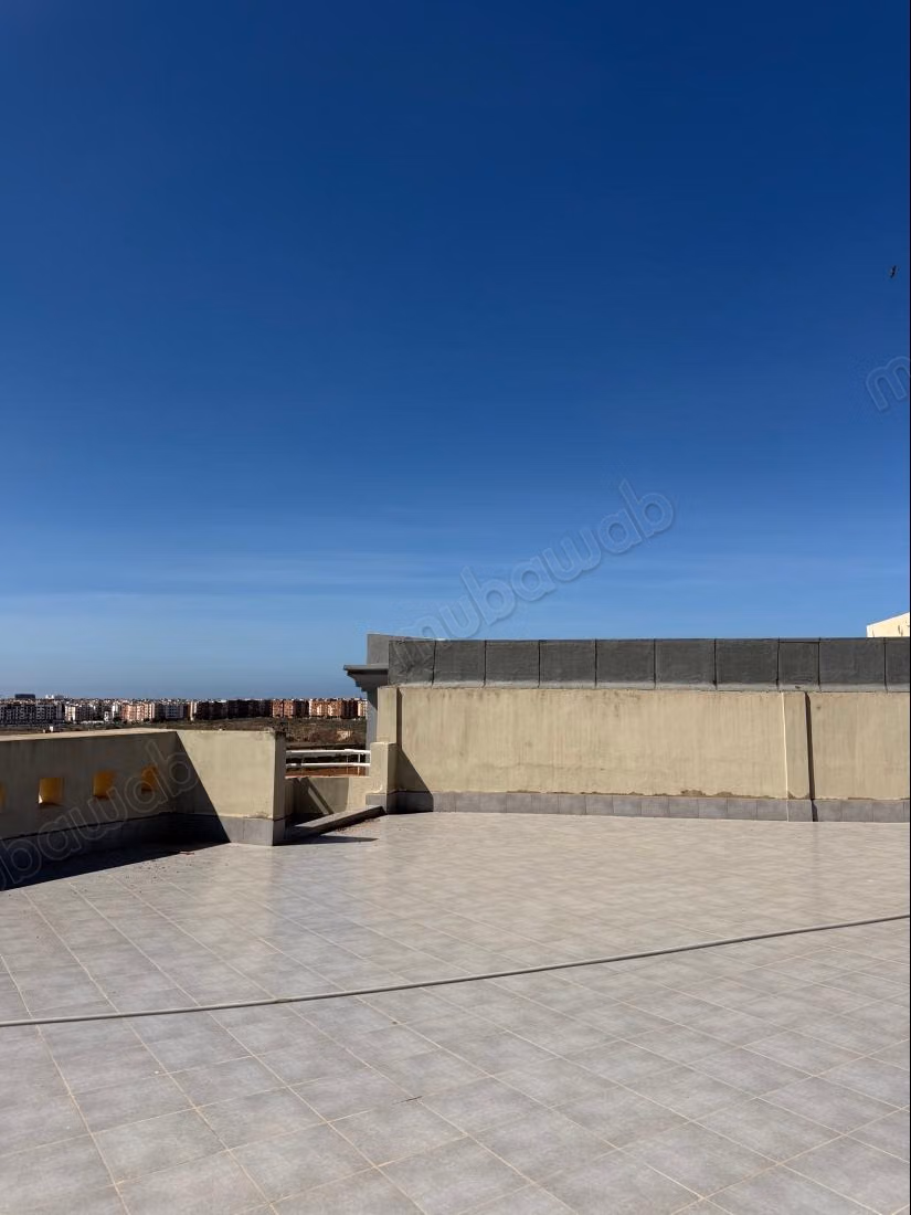 Immeuble à vendre Oulfa 
Superficie 500m² 
Ascenseur