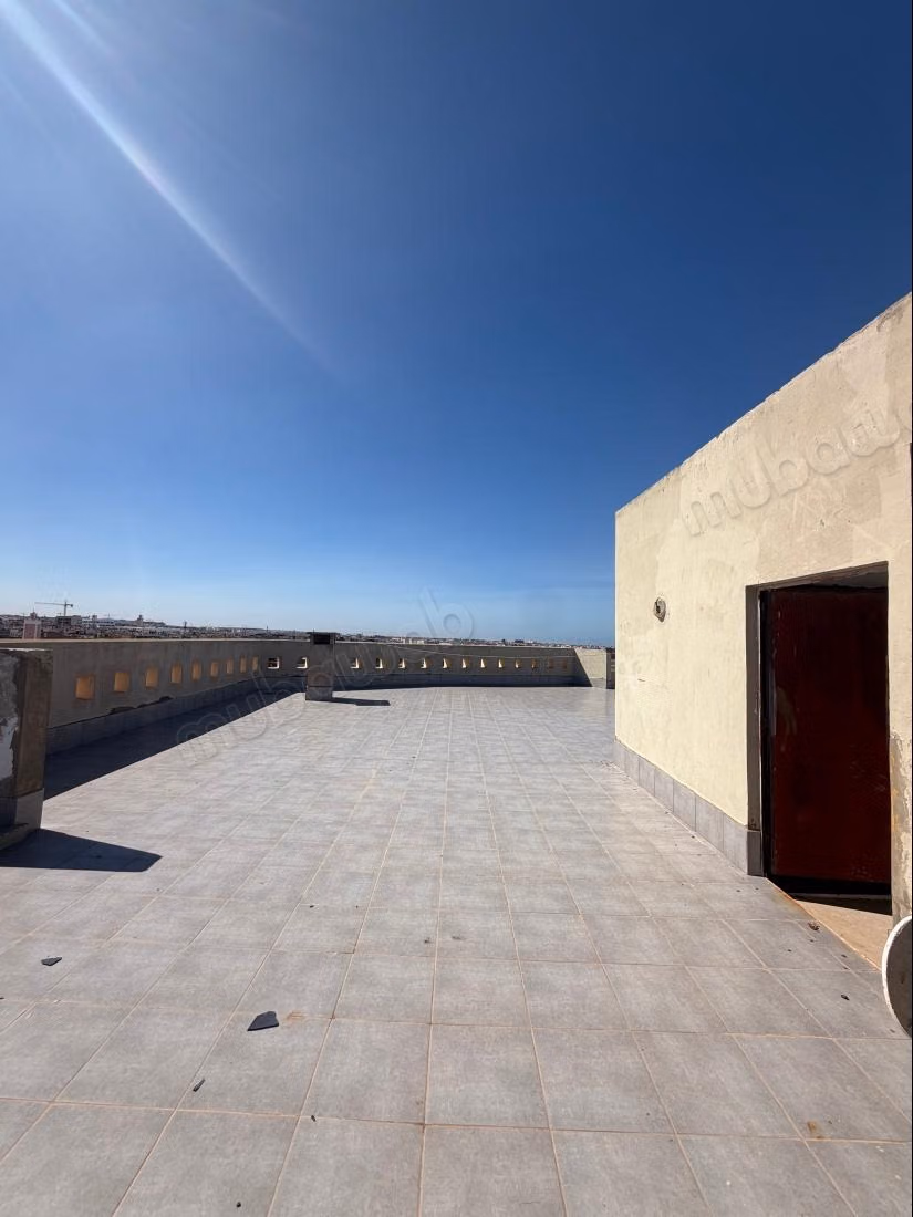 Immeuble à vendre Oulfa 
Superficie 500m² 
Ascenseur