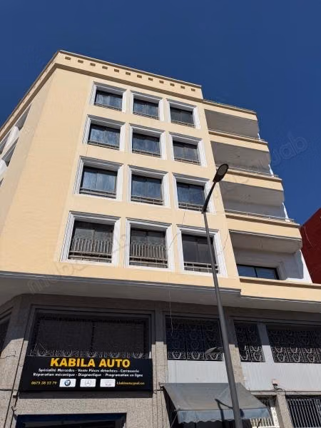Immeuble à vendre Oulfa 
Superficie 500m² 
Ascenseur