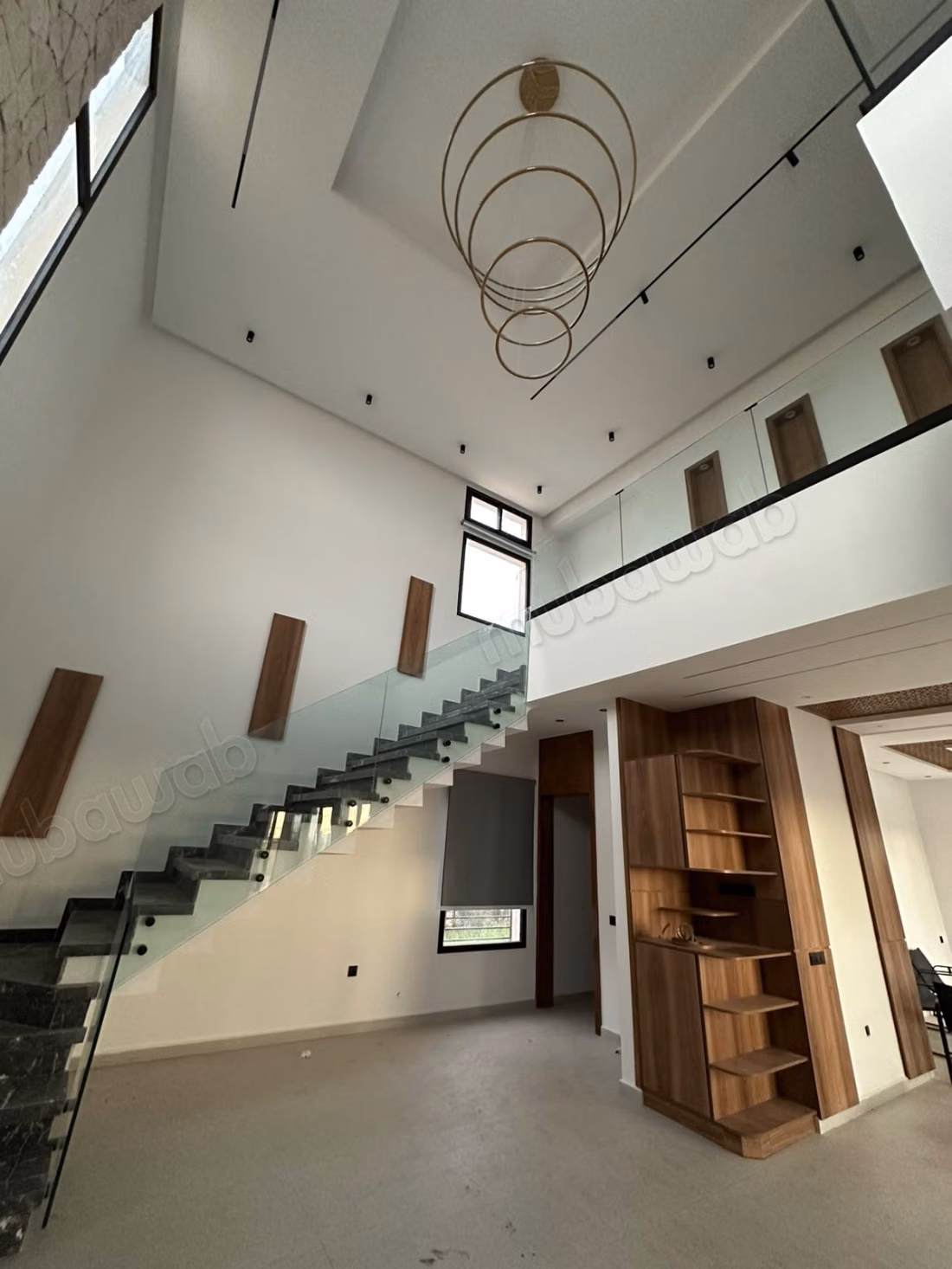 New villa with pool on 3,300 m²