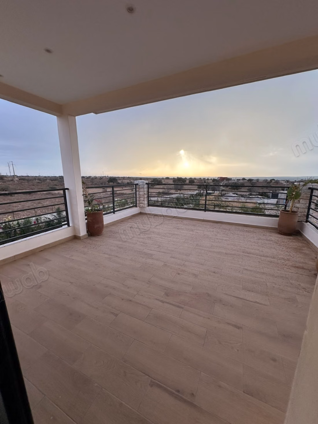 New villa with pool on 3,300 m²