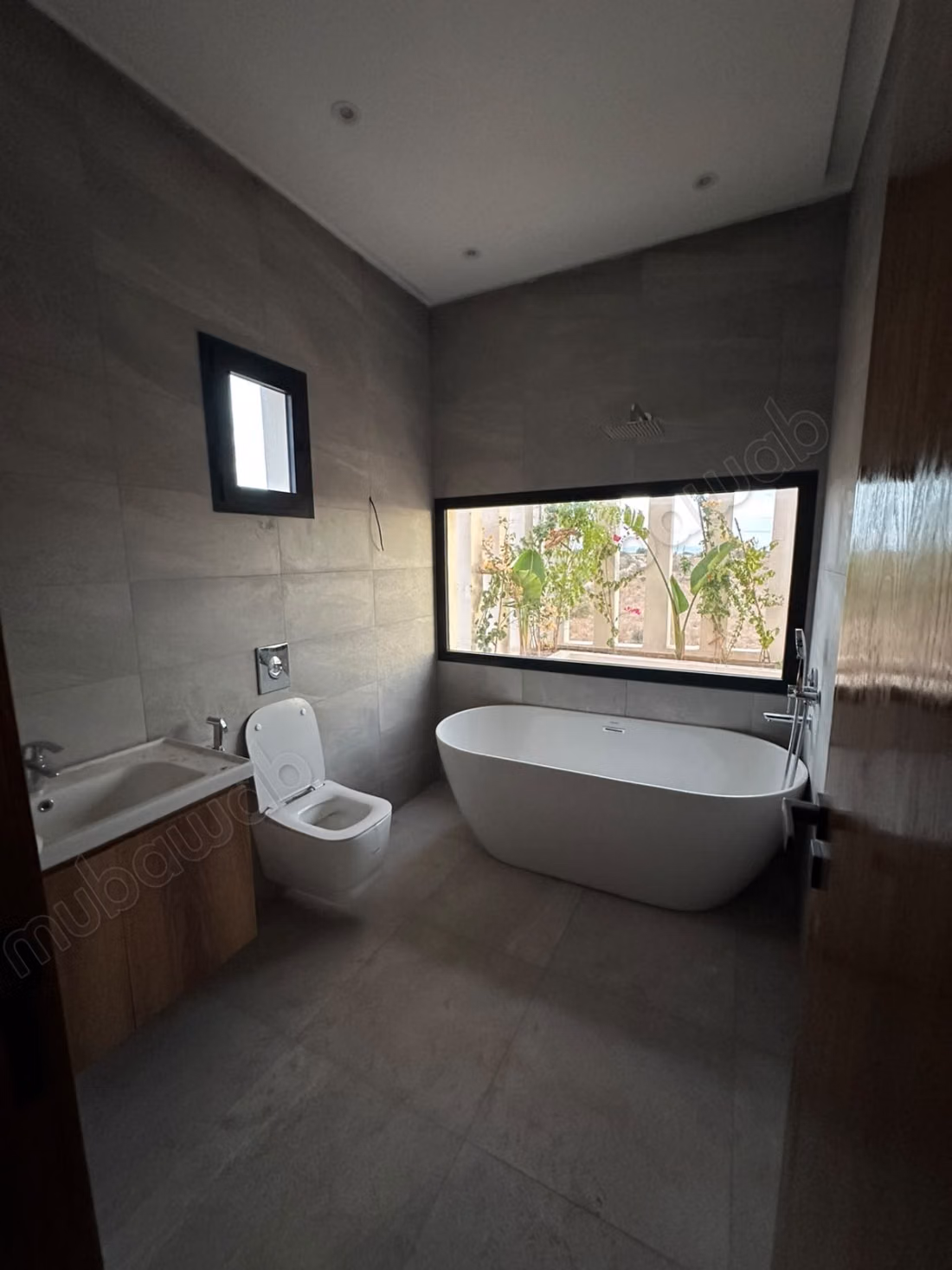 New villa with pool on 3,300 m²