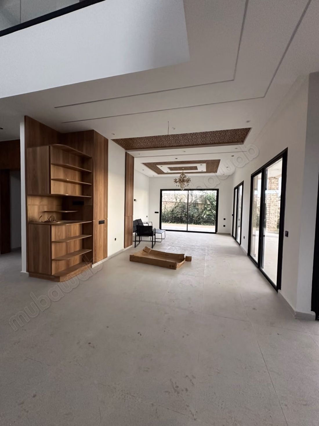 New villa with pool on 3,300 m²