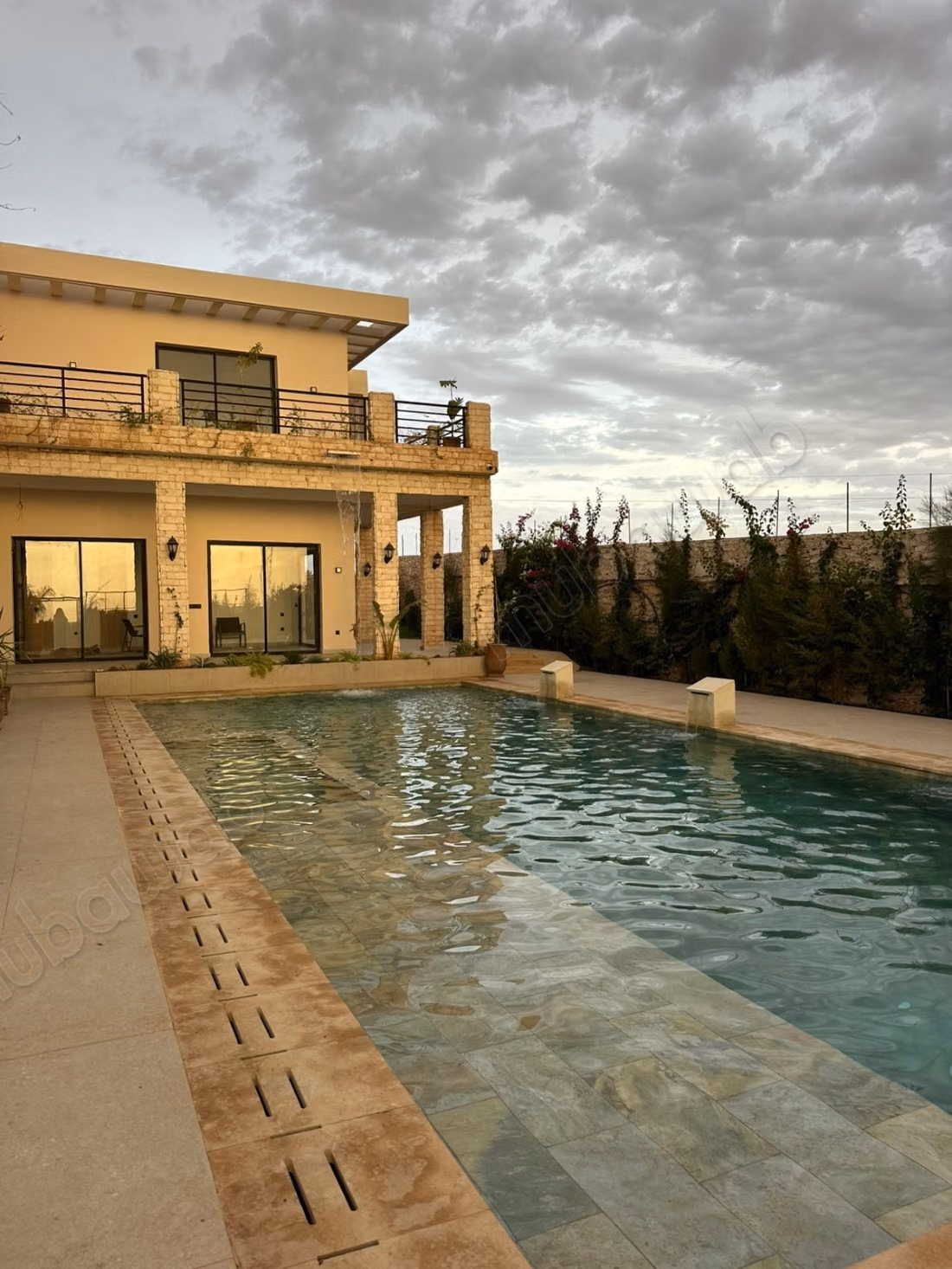New villa with pool on 3,300 m²