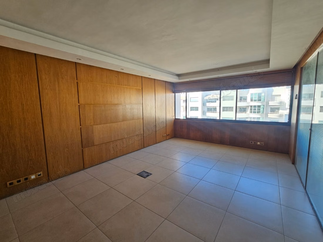 Plateau bureaux à louer 370 m² 
Racine