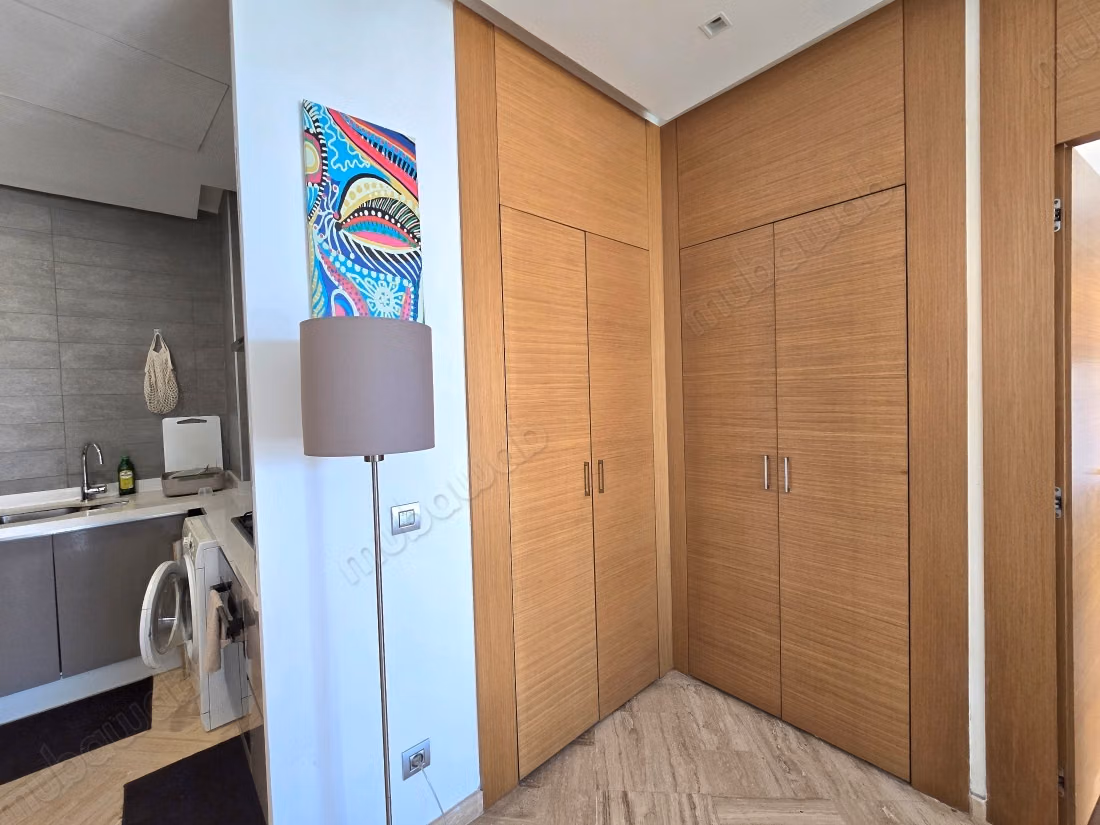 Appartement en location à Casablanca Finance City. 2 grandes pièces. Meublé