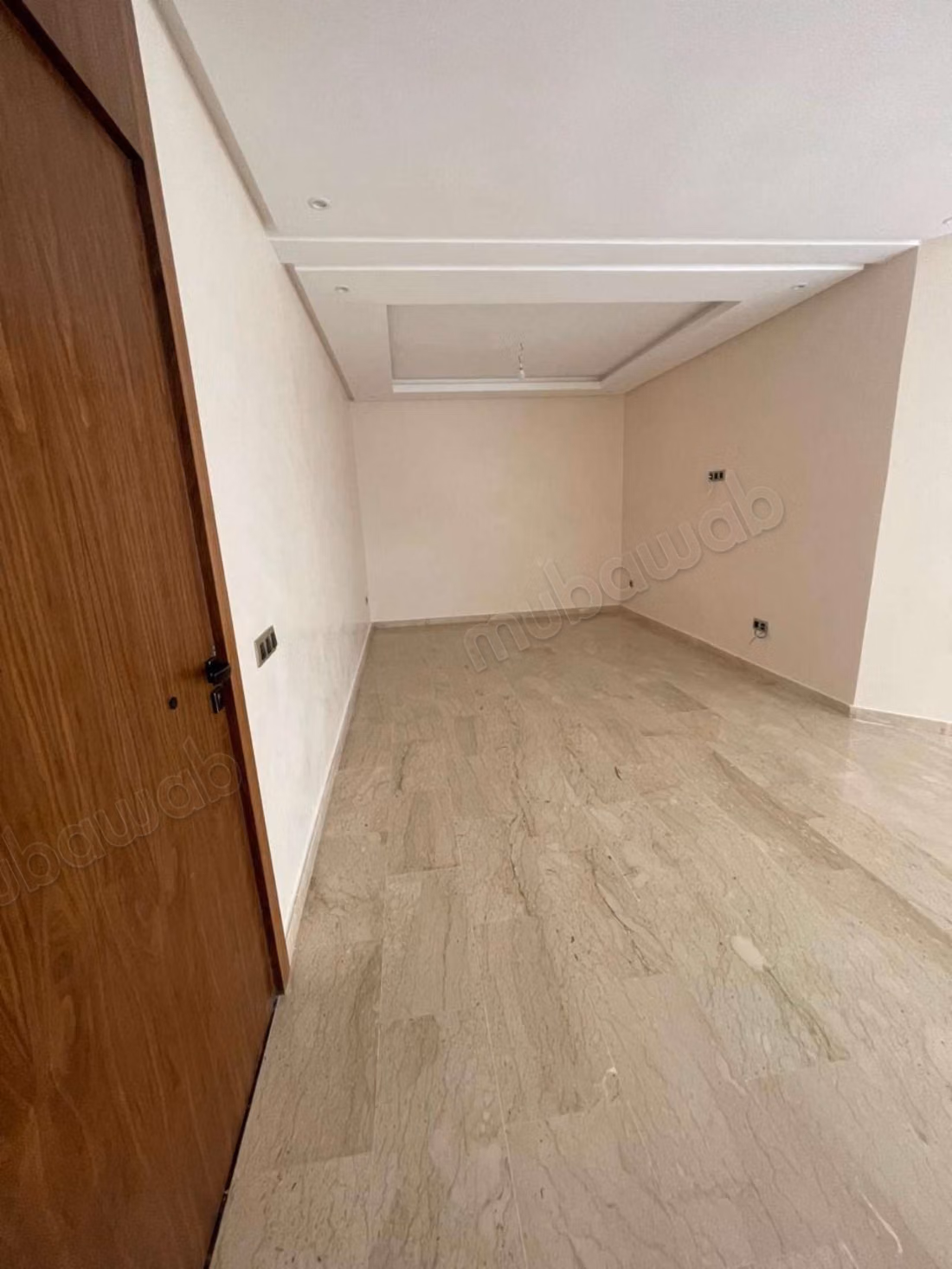 Superbe appartement à louer à Mannesmann. 1 Pièce. Avec ascenseur et espace vert