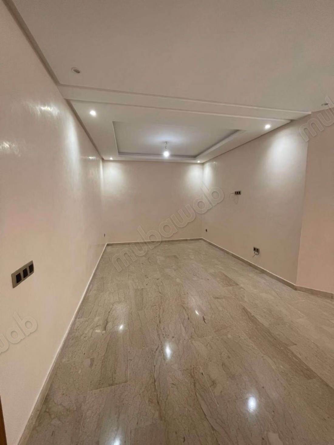 Superbe appartement à louer à Mannesmann. 1 Pièce. Avec ascenseur et espace vert