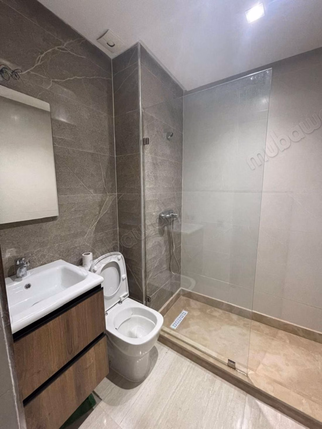Superbe appartement à louer à Mannesmann. 1 Pièce. Avec ascenseur et espace vert