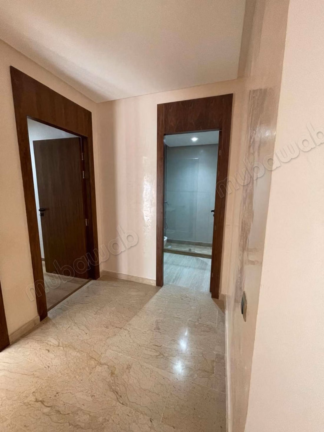 Superbe appartement à louer à Mannesmann. 1 Pièce. Avec ascenseur et espace vert