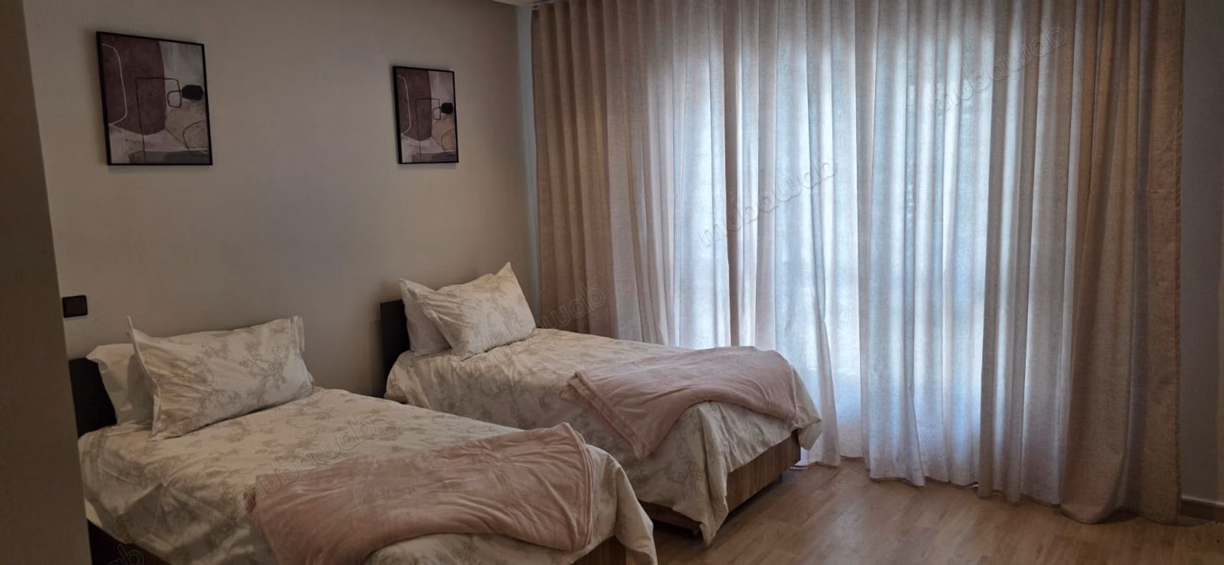 Affitta questo appartamento a Malabata. Superficie 130 m². Arredato