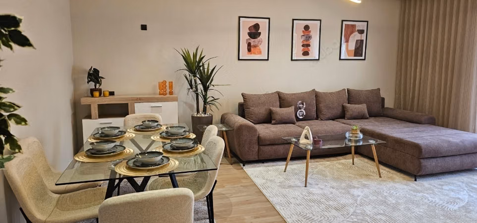 Affitta questo appartamento a Malabata. Superficie 130 m². Arredato