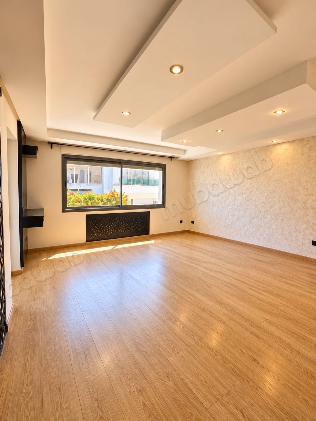 High-end villa for rent in Riyad. 6 comfortable rooms. Pool, air conditioning
