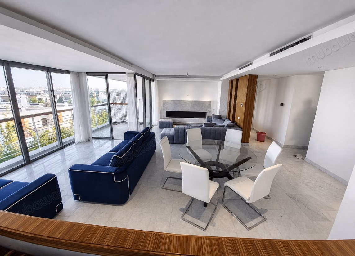 Duplex à louer cadre verdoyant avec piscine, VIDE