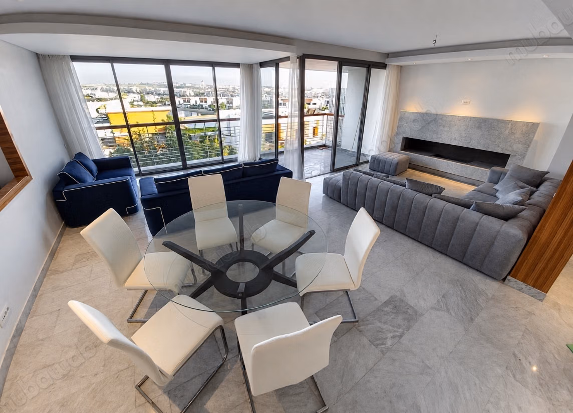 Duplex à louer cadre verdoyant avec piscine, VIDE