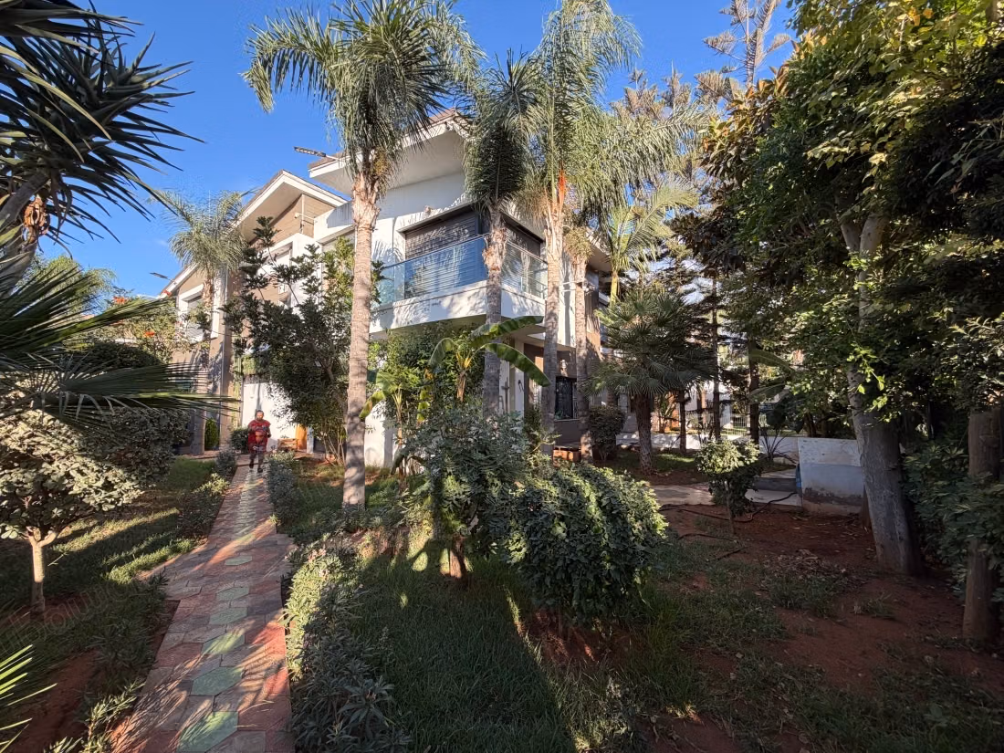 Magnifique villa meublé sur la ville verte