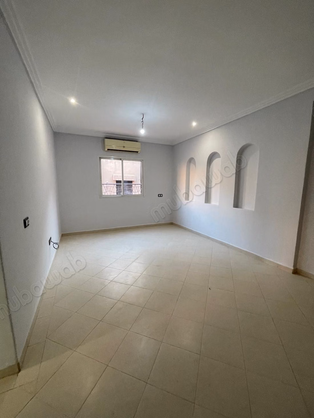 Superbe appartement à louer à Ahdil. 1 Pièce. Salon Marocain, sécurité