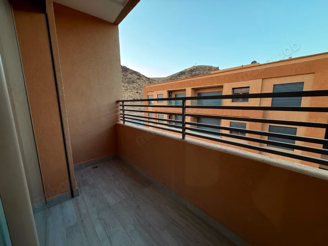 À LOUER appartement neuf meublé de 3 chambres