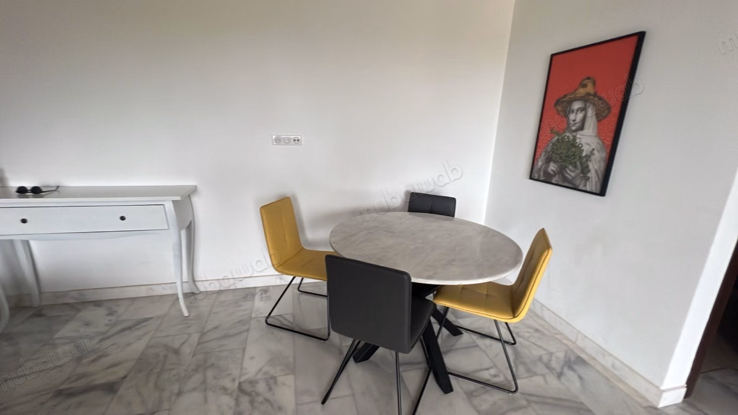 Bel appartement en location à Casablanca Finance City.
Superficie 120 m².
Bien meublé