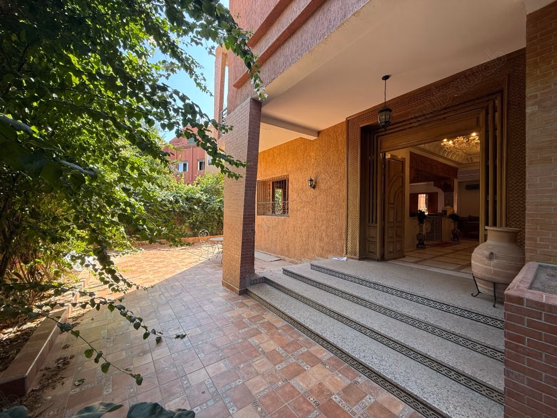 Grande villa familiale de 600 m² avec 6 chambres et piscine privée à Marrakech
