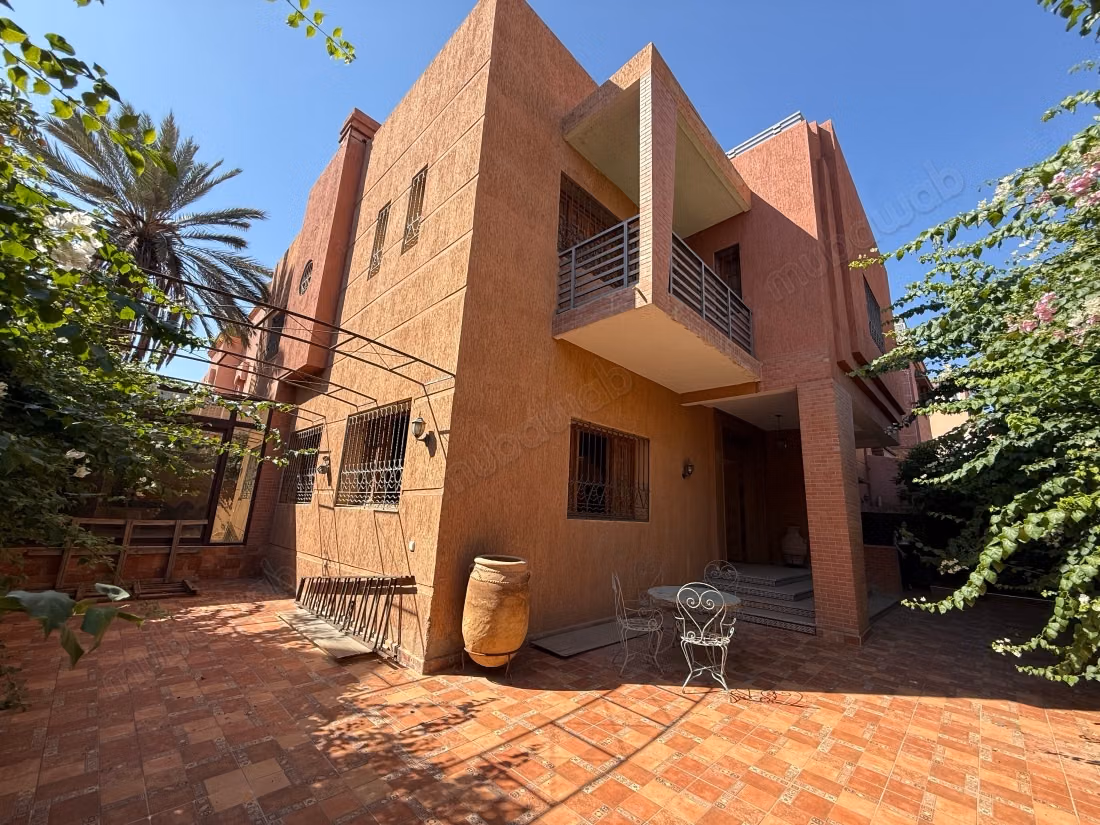 Grande villa familiale de 600 m² avec 6 chambres et piscine privée à Marrakech
