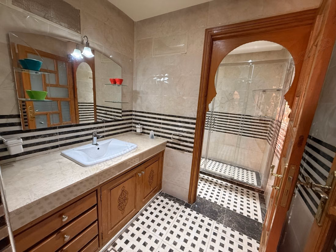 Grande villa familiale de 600 m² avec 6 chambres et piscine privée à Marrakech