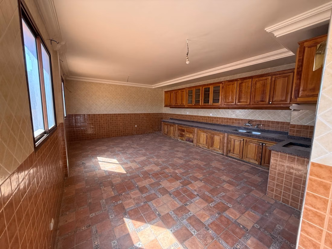 Grande villa familiale de 600 m² avec 6 chambres et piscine privée à Marrakech