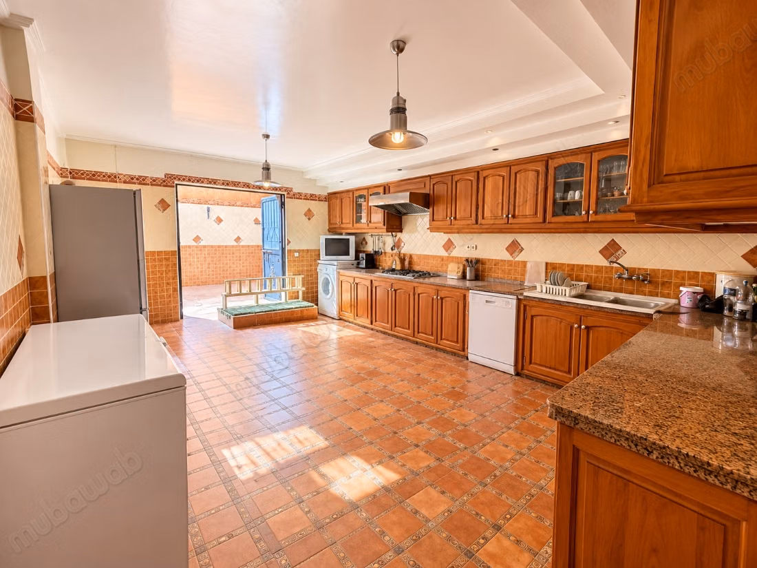 Grande villa familiale de 600 m² avec 6 chambres et piscine privée à Marrakech