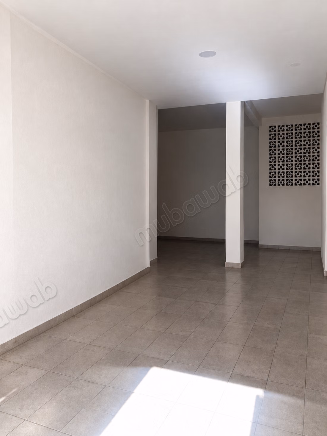Local commercial en location à Dar Bouazza. Surface totale 68 m²